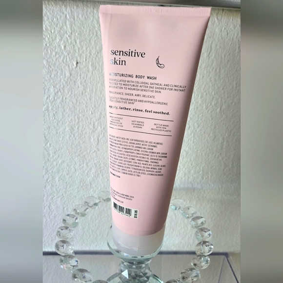 Sensitive Skin Oatmeal Body Wash • Bath & Body Works - Picture 3 of 7